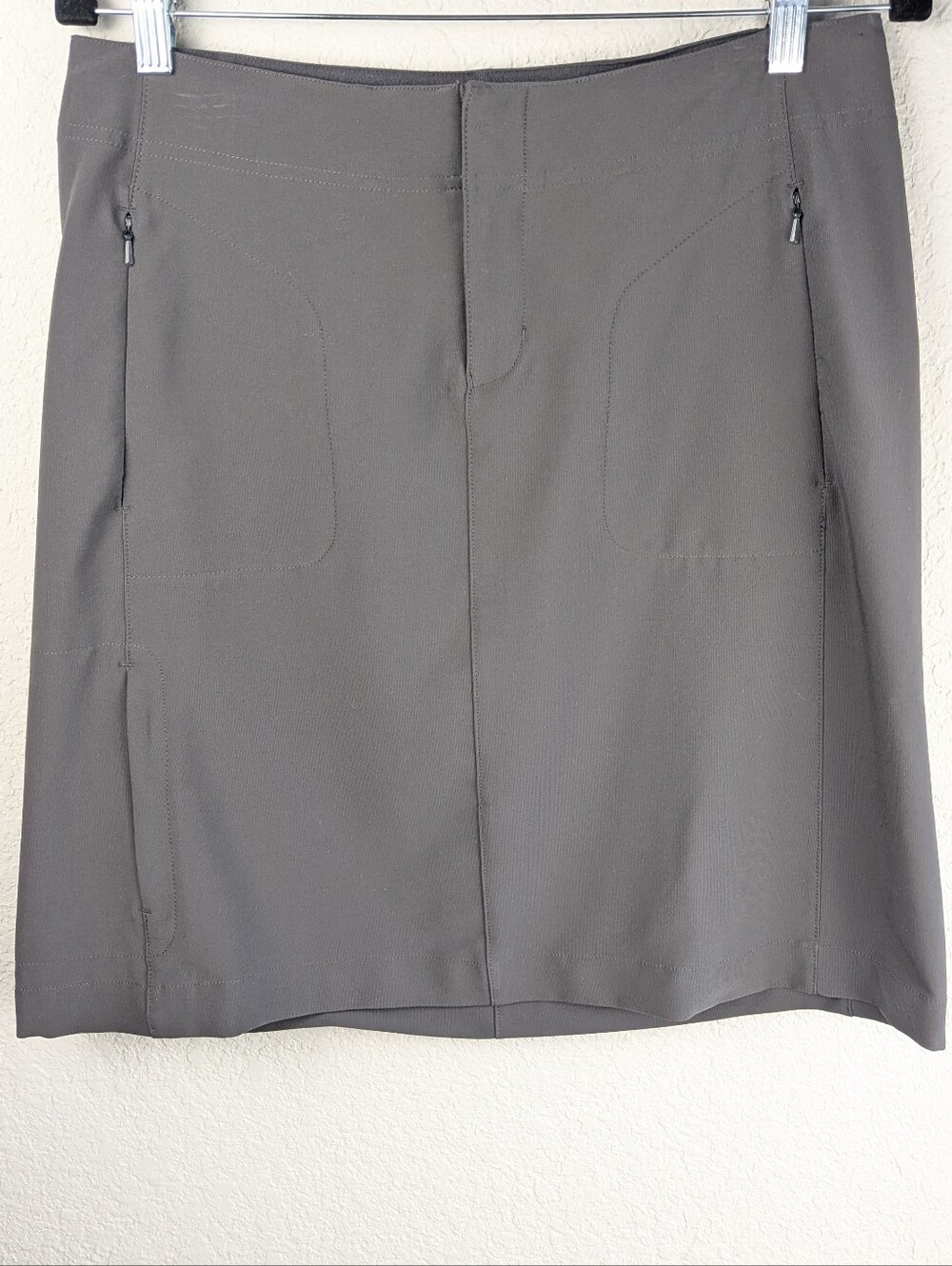 REI A-Line Active Skirt Size 6 Knee Length 3 Zip Pockets Inner Drawstring Gray